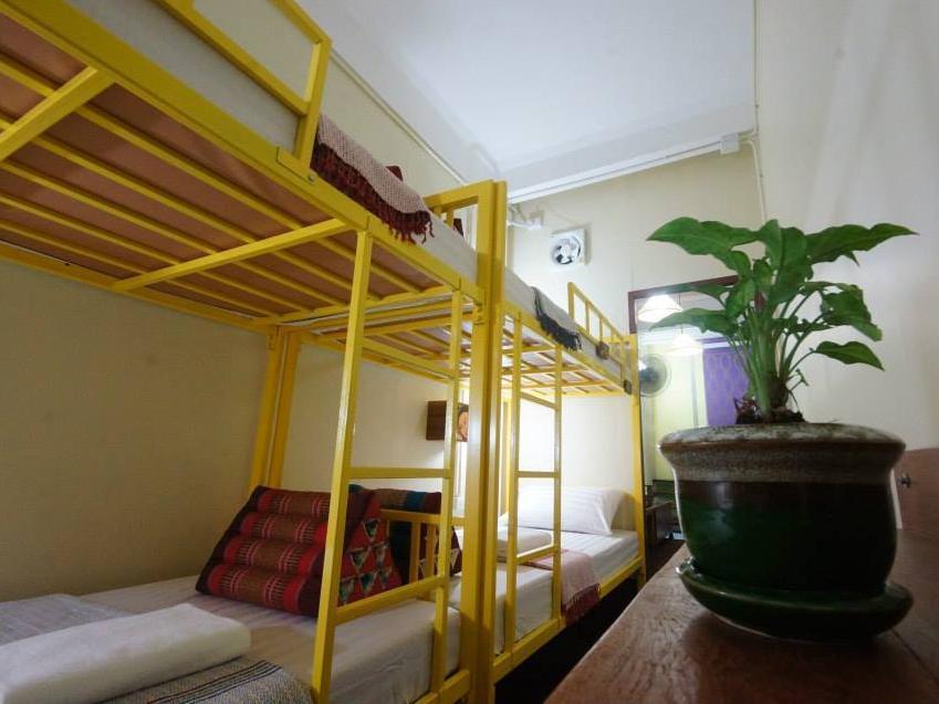 Baan Bovorn Hostel Bangkok Exterior photo