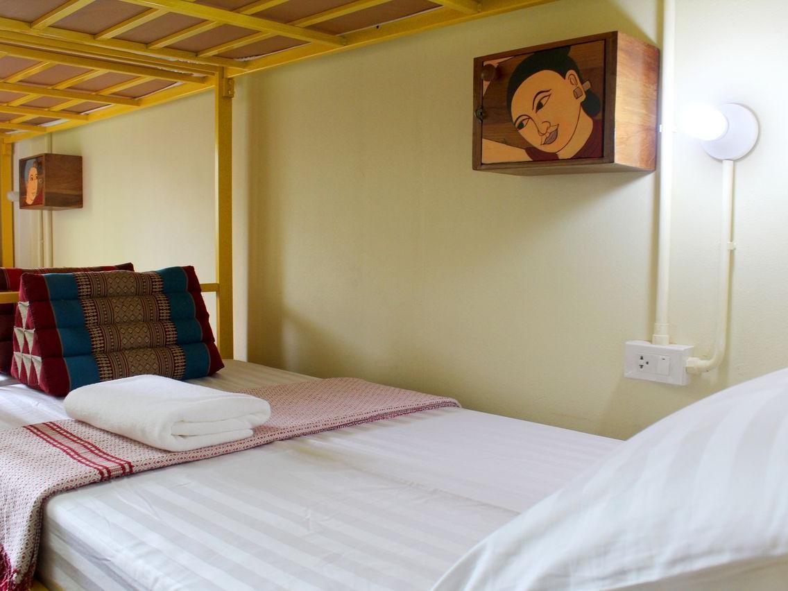 Baan Bovorn Hostel Bangkok Exterior photo